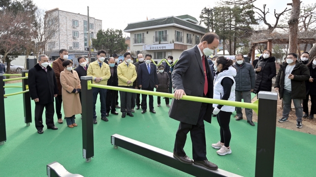 공주시가 조성한 어르신 놀이터