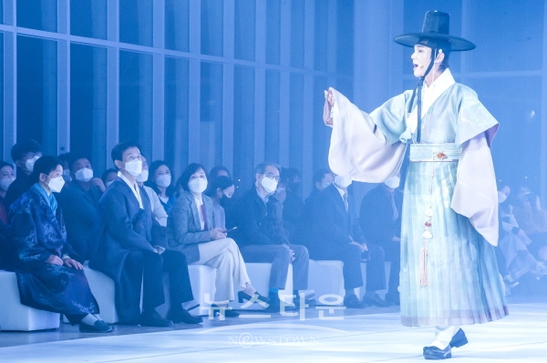 2020년 11월 14일 열린 진주실크 패션쇼