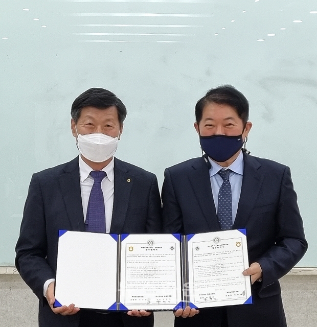 4월 7일 호서대학교 평생교육원이 배방농업협동조합과 평생교육 활성화를 위한 ‘학점은행제 업무협약’을 체결했다. 사진) 좌측부터 배방농업협동조합 이전행 조합장, 평생교육원 유영기 원장