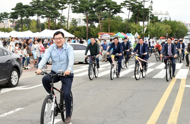 지난 2018년 9월 황성공원 타임캡슐공원에서 경주시가 후원하고 경주청년회의소가 주최한 ‘제24회 범시민자전거타기축제’ 모습.