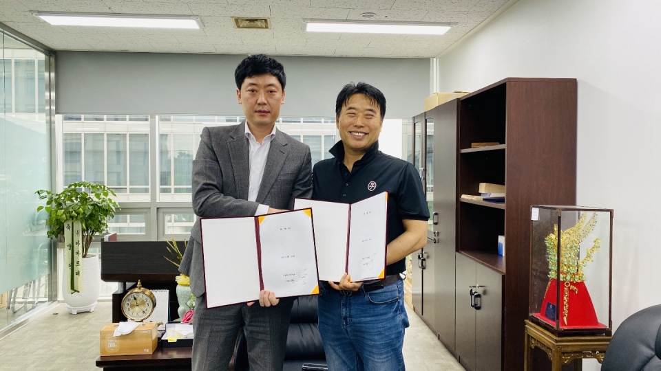 . (주)골드 스카이캐슬 최종환 대표이사(왼쪽), (주)필립스멀티 최기재 의장(오른쪽)