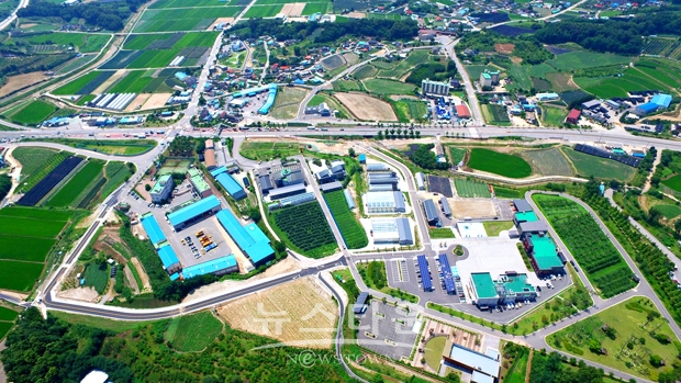 충주시농업기술센터가 19번국도(충원대로) 금가교차로에서 충주국토관리사무소 앞을 지나는 왕복 2차로에 새 진입로를 개통했다.