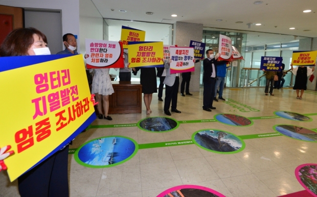 지난해 6월 포항시와 포항지진진상조사위원회는 포항지진의 진상규명을 위한 본격적인 조사활동에 앞서 포항시민의 현장 목소리를 듣기 위해 ‘주민의견 청취회’를 가졌다.