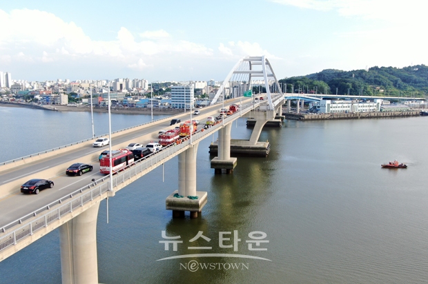 서천소방서가 지난 8월 3일 오후 5시경 서천 동백대교 실종자 수색 현장에서 소방드론을 투입해 수색 활동을 전개했다.