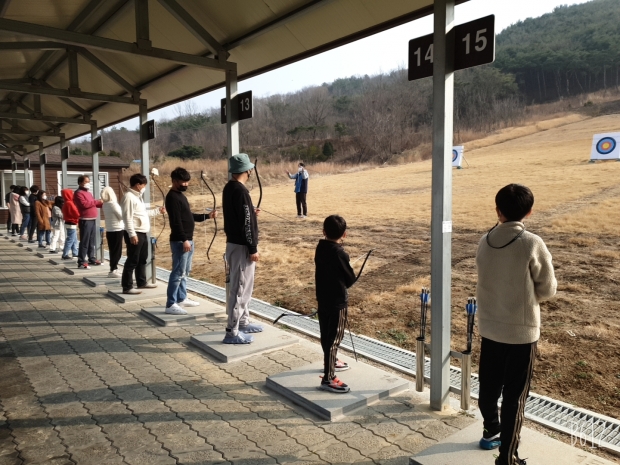 화랑마을 국궁체험 모습