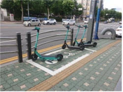 부평구청역 4번 출구 앞