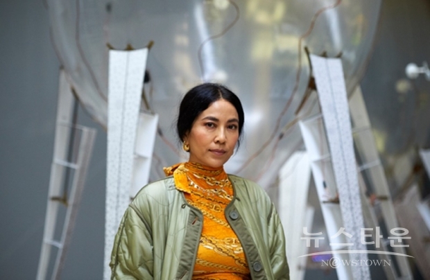 사진 : 현대 커미션 작가 아니카 이 / 출처: Hyundai Commission: Anicka Yi: In Love With The World Tate Modern 2021. Photo ⓒ Tate (Ben Fisher Photography)