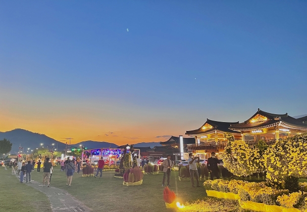 8일~17일 황남동 고분군 일원에서 개최된 ‘황금정원 나들이’ 원예전에 많은 관람객들이 찾았다
