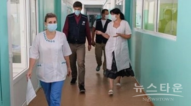 WHO는 이어 “보건의료 종사자들의 감염과 사망률은 시간이 지남에 따라 감소했지만, 세계는 현실에 안주할 수 없다”면서 “직장 내 감염 위험을 최소화하기 위해 더 많은 작업이 필요하다”고 밝혔다.(사진 : 세계보건기구 홈페이지 캡처 )