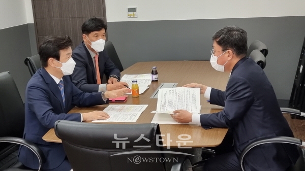 안도걸 기재부 제2차관과 면담하는 모습