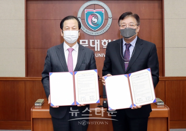 선문대학교와 한국폴리텍대학 성남캠퍼스가 지난 11월 8일 대회의실에서 교육 협력을 위한 협약을 체결했다. 사진) 좌측부터 황선조 총장, 김광희 학장