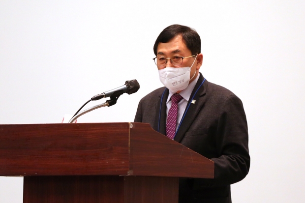 주낙영 경주시장이 10일 경주 라한호텔 컨벤션홀에서 열린 제35회 2021년 하반기 물종합기술연찬회에서 인사말을 전하고 있다