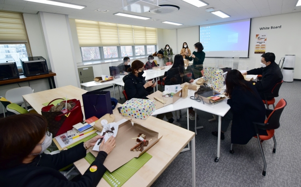 지난 24일 ‘2021 김포혁신교육지구 컨퍼런스’ 마을교육 프로그램 체험