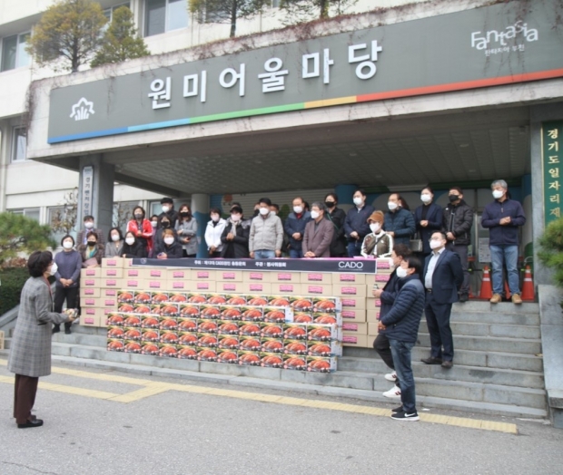 전달식 단체사진 (이선숙 보건소장이 인사말을 하고 있다)