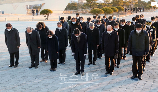 내포신도시 보훈공원 충혼탑 참배