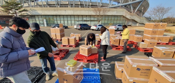 초등학교 자가검사키트 배부현장