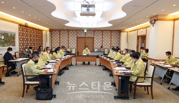 당진시가 4월 4일 오후 시청 해나루홀에서 김홍장 당진시장과 관계부서장, 당진문화재단과 문화도시추진위원회 관계자가 참석한 가운데 ‘2022년 제5차 문화도시 지정’을 목표로 유기적 민·관 거버넌스 구축을 위한 행정협의체를 발족했다.