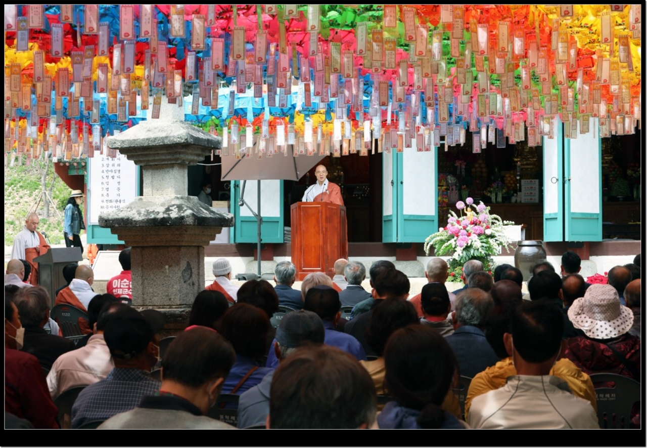 ‘백담사’ 부처님오신날 법요식