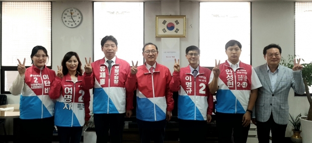지난 10일 부평을 지역구 정유섭 당협위원장과 주요인사들이 선거 승리를 위한 필승을 다짐하고 있다.