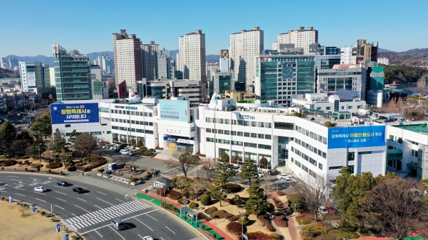경남참사랑봉사단은 15일 마산실내체육관에서 장애인 어울마당을 열었다.