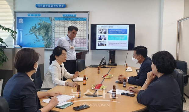 힘쎈 충남 준비위원회 국토해양농업분과 황종헌 간사와 김곡미·이연승·전만권 위원, 한종호·조형기 자문위원 등이 지난 6월 16일 보령 대천항과 서천 조미김 생산 공장을 방문했다.