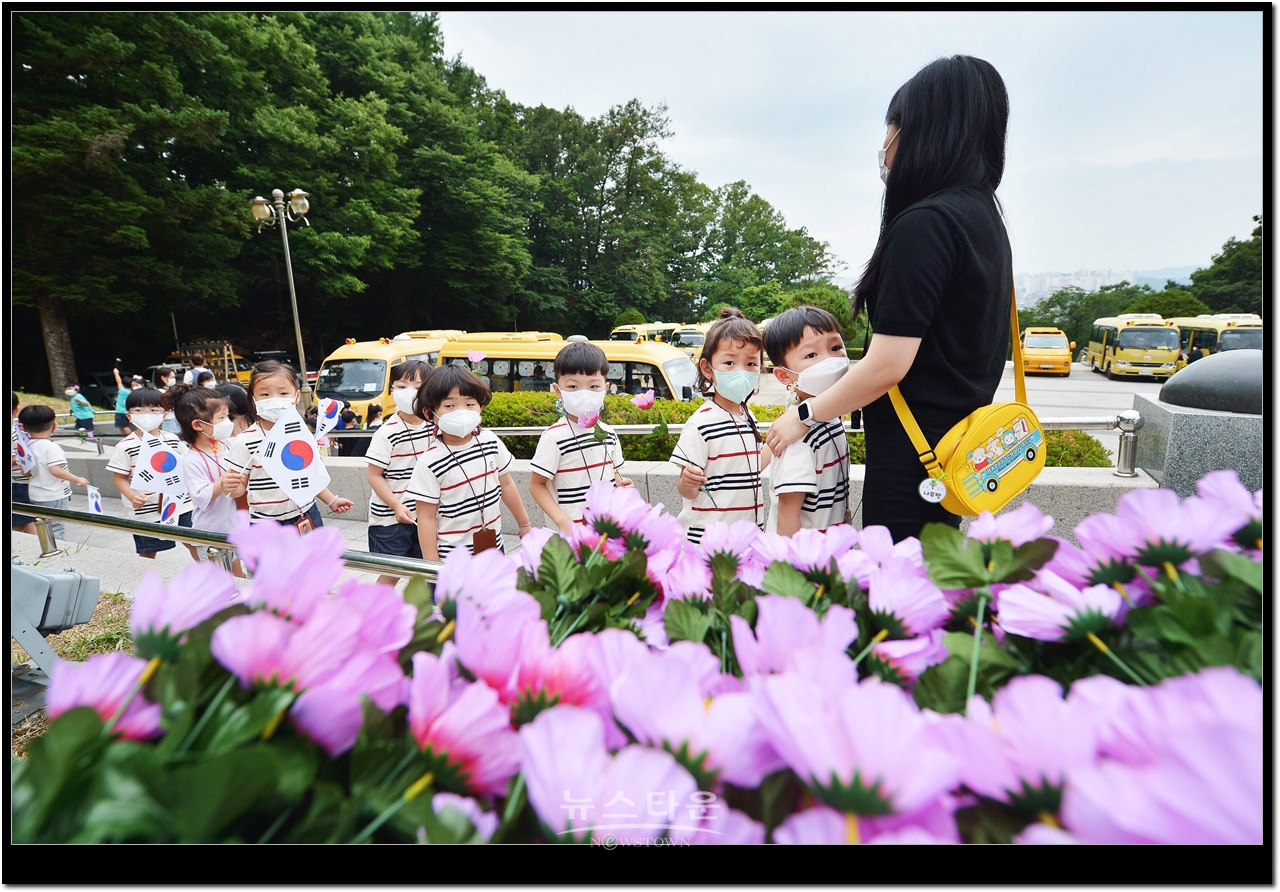 어린이 보훈정신함양 무궁화한송이 헌화 행사