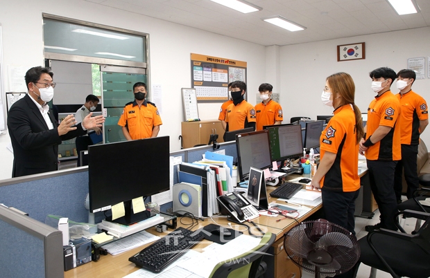 홍태용 김해시장 김해동부소방서 격려 방문