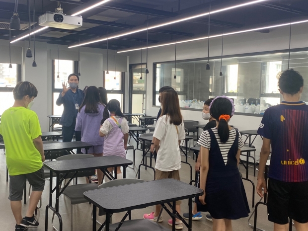 설명하는 최동락 반려동물교육문화센타장