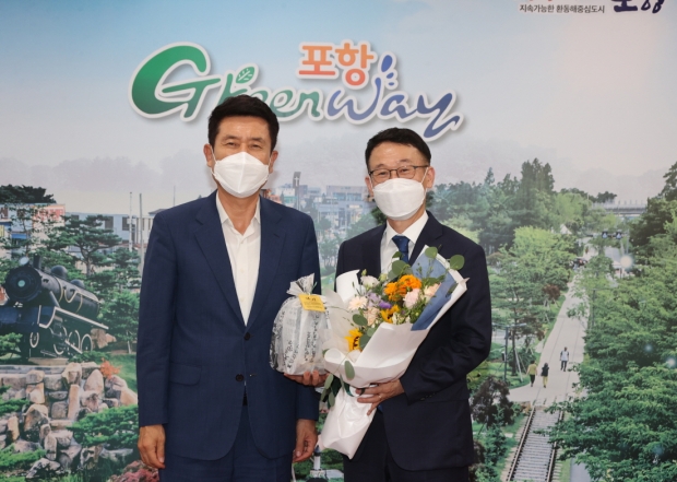 왼쪽부터 이강덕 포항시장, 양근석 미국 펜실베니아 주정부 한국사무소장