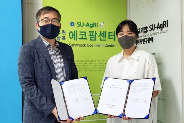 오른쪽부터 삼육대 학교기업 SU-AgRI 김유선 대표(환경디자인원예학과 교수), 아보카도 황우정 대표