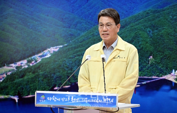 김돈곤 청양군수가 8월 22일 긴급 브리핑을 열고 “특별재난지역 선포가 피해 주민들의 일상 회복에 큰 도움이 될 것”이라며 복구 완료 때까지 전력투구하겠다고 밝혔다.