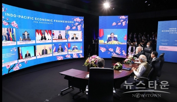 지낭 5월 일본을 방문 중인 조 바이든 미국 대통령이 기시다 후미오 일본총리와 함께 IPEF 온라인 회합을 하고 있다 / 사진 : 위키피이다