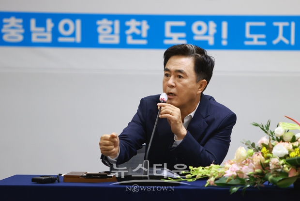 김태흠 충남도지사가 아산만 일대를 글로벌 메가시티로 육성하겠다고 밝혔다. 김 지사는 8월 30일 오전 9시 30분 민선 8기 시군 방문 6번째 아산시를 찾아 큰 목표와 강한 추진력으로 결과물을 만들어 내겠다고 약속했다.