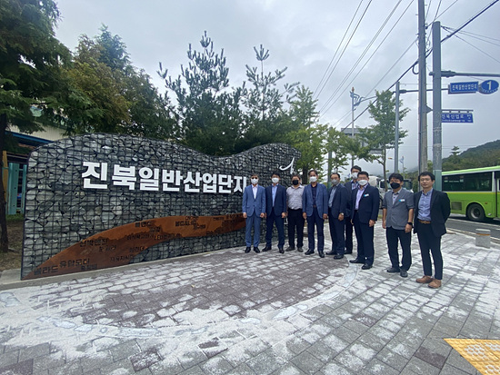 창원시는 진북산단에 입주기업체들의 요청에 따라 조형물을 설치했다(사진=창원시)