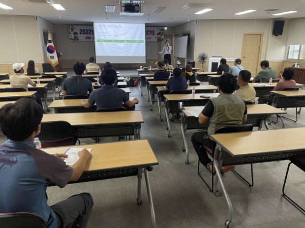 딸기 수량 증대 및 농가 소득 향상을 위한 딸기 생장점 관찰 교육