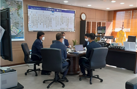 인터뷰 사진