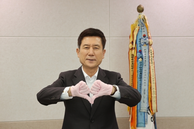 대화기부운동 릴레이 챌린지에 참여한 이강덕 포항시장