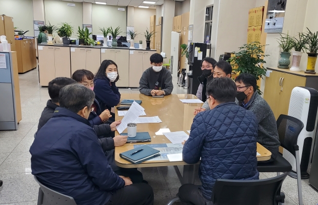 종합허가과는 신속한 인허가 처리를 위해 건축허가 및 공장설립 관련 실무 심의를 실시했다