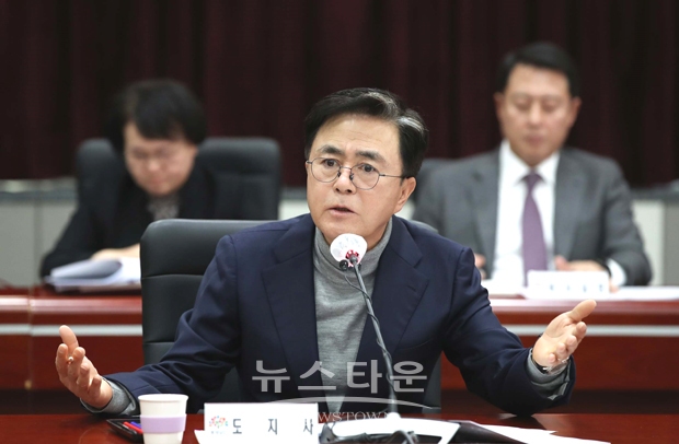 김태흠 충남지사가 2월 27일 충남도청 대회의실에서 열린 제30차 실국원장회의에서 “삽교역의 명칭을 내포역으로 변경하는 것을 검토하고, 완공 전 역사 주변 개발이 이뤄질 수 있도록 해 달라”며 “기간으로는 3년 정도 남았는데, 추후 도민들이 역사를 이용하는데 불편하지 않도록 해야 한다”고 말했다.