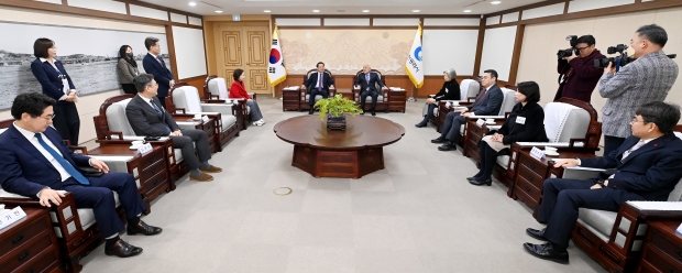 유정복 인천광역시장이 28일 시청 대회의실에서 열린 '국민통합위원회 업무협약 및 지역협의회 출범식'에서 인사말을 하고 있다.