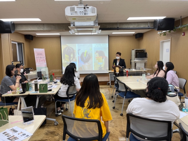 지난해 청년센터에서 면접 스타일링 강의를 진행하고 있다.