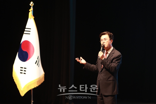 지난 4월 10일 김태흠 충남지사가 청양군을 방문한 자리에서 “청양군민의 환대에 깊은 감사의 말씀을 드린다”며 “충남의 아픈 손가락인 청양 발전을 위해 아낌없는 지원을 약속드린다”고 말했다.