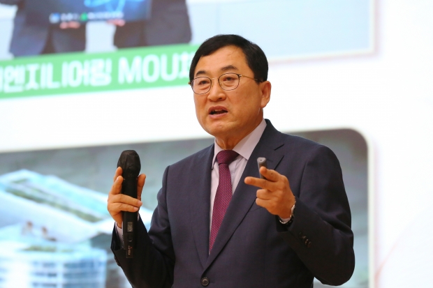 주낙영 경주시장이 지난 1월 5일 얼천홀에서 개최된 신년언론인 간담회에서 경주발전을 위한 미래발전계획을 설명하고 있다.