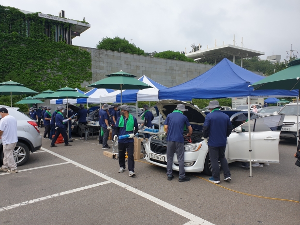 부천시민 대상 자동차 무상 안전점검 진행 모습