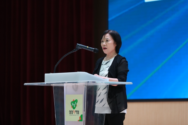 ㈔남양주시장애인부모회 제2회 발달장애인 가족 슐런대회 개최에서 장애인부모회 김희경 지부장이 개회사를 하고 있다.