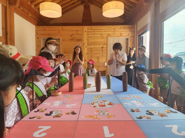 12일 근로복지공단 경주어린이집 아이들이 황오동 사랑채에서 어린이 터링(terring) 프로그램을 체험하고 있다