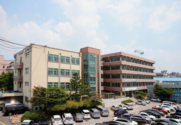 미추홀구청 청사 전경.