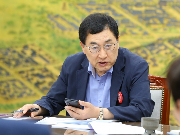 주낙영 경주시장은 7일 오전 국·소·본부장회의를 열고 세계 잼버리에 참가한 청소년들을 맞이하기 위한 준비에 나서고 있다