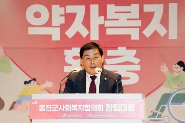 문경복 옹진군수가 축사를 하고 있다.