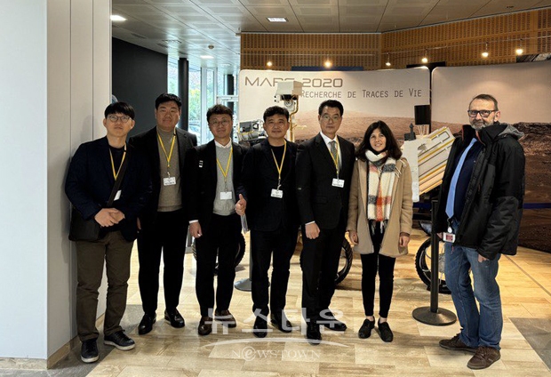 사천시가 정대웅 항공경제국장을 비롯해 도시과장, 우주항공과 직원 등으로 구성된 해외 방문단을 구성해 지난 11월 20일부터 24일까지 5일간의 일정으로 프랑스 툴루즈를 방문했다.